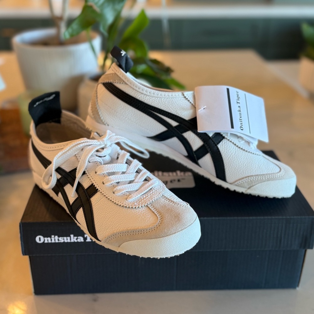 Onitsuka Tiger Mexico 66 tennis shoes
Perfect Holiday Gift!!